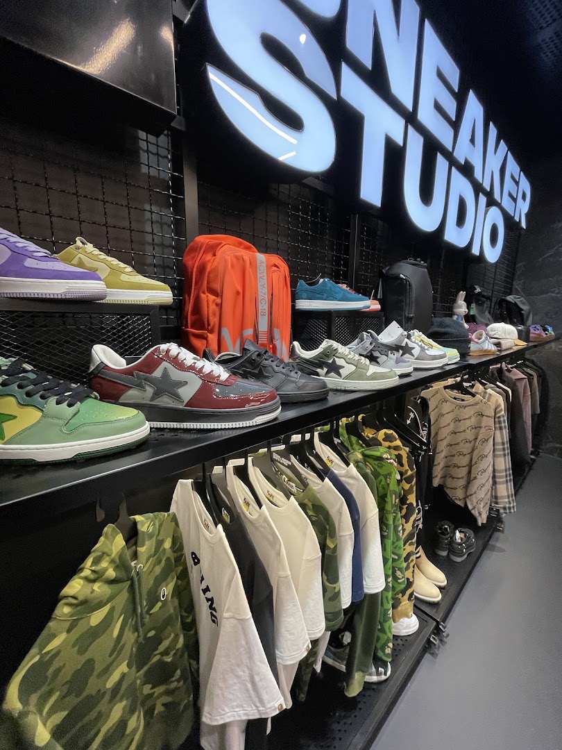 PRM Concept Store: clear display of shop products