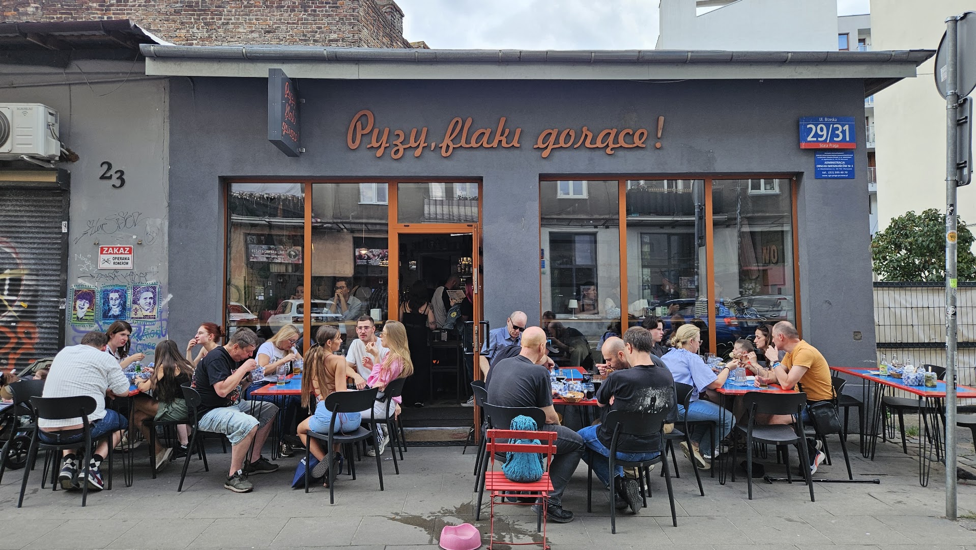 Pyzy, Flaki Gorące!: clear photo of restaurant exterior