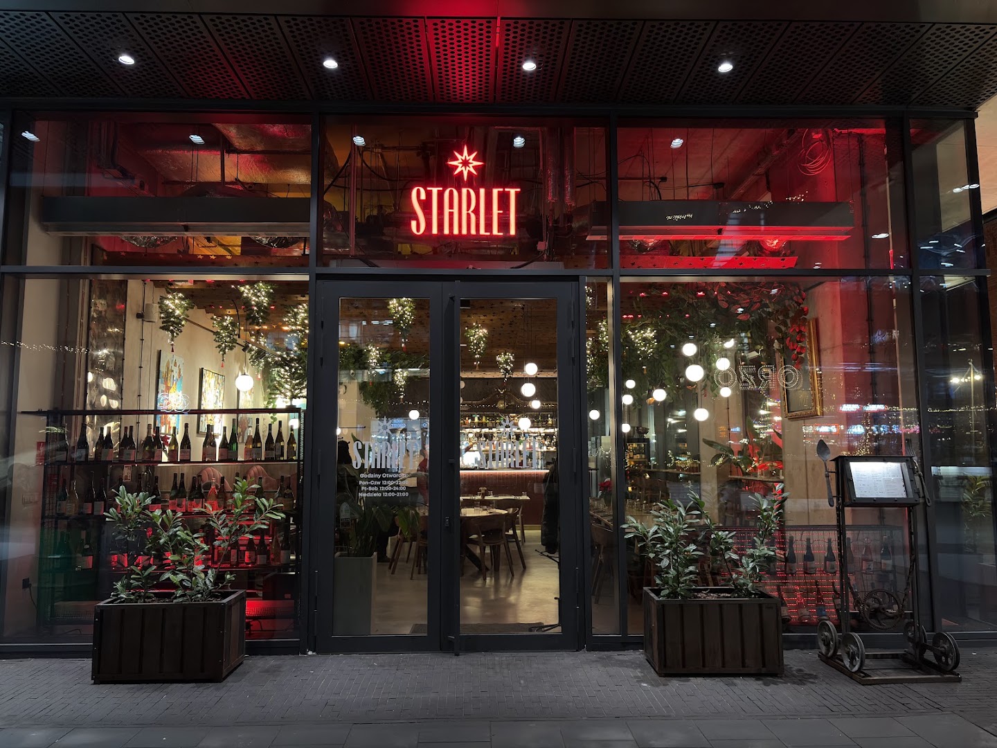 Starlet: attractive exterior shot of venue