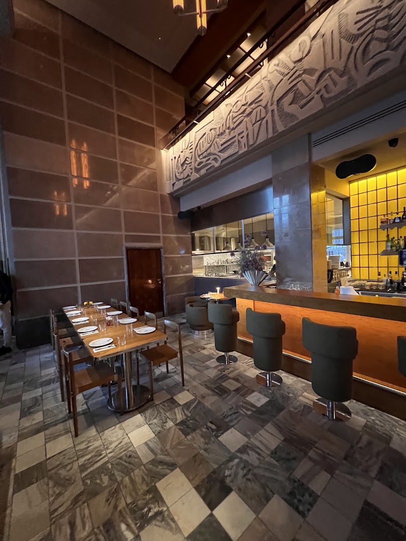 Warszawski Tygrys: high quality interior atmosphere shot