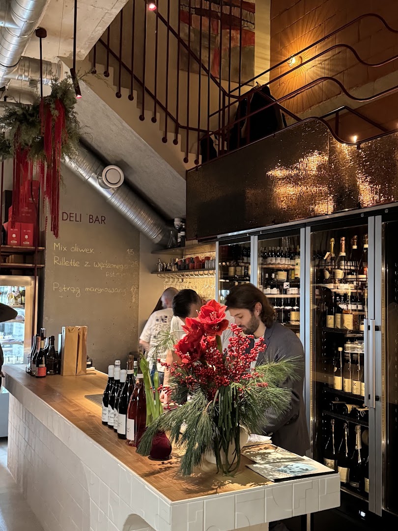 WIN wine bar & shop: inviting atmosphere and professional quality