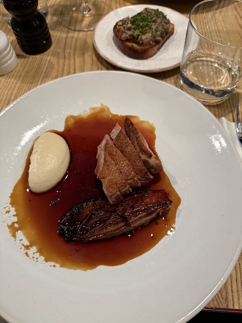 WIN wine bar & shop: appetizing, high-quality food photography