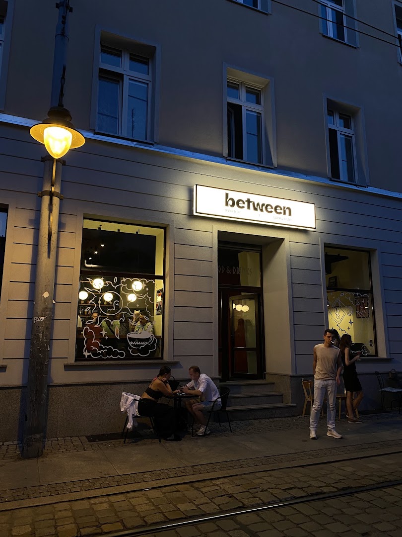 Between Bistro & Cocktail Bar: clear, inviting exterior evening shot