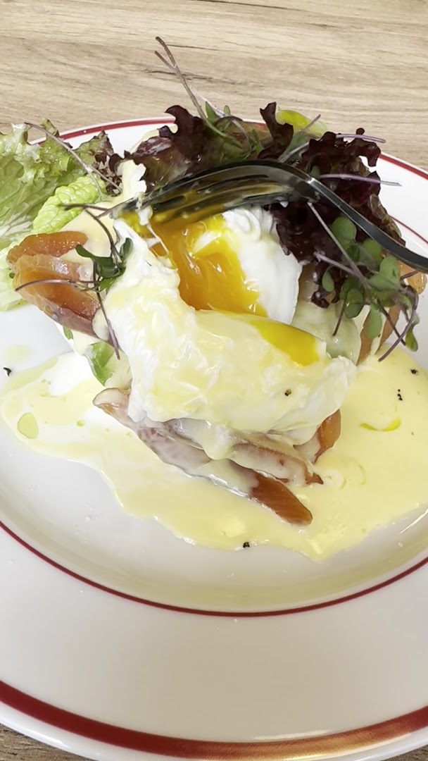 Between Bistro & Cocktail Bar: appetizing photo of served food