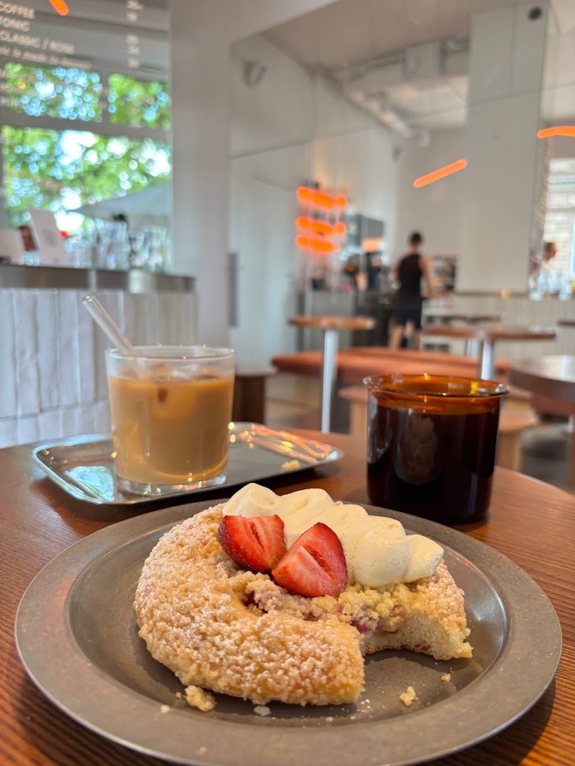 BRÚ speciality coffee & vegan bakehouse: appetizing food and inviting atmosphere