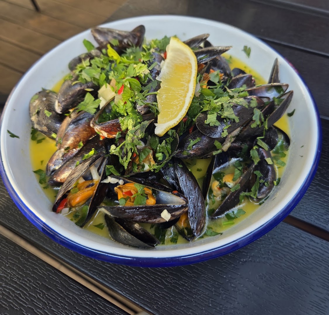 Moules: appetizing, high-quality food photography