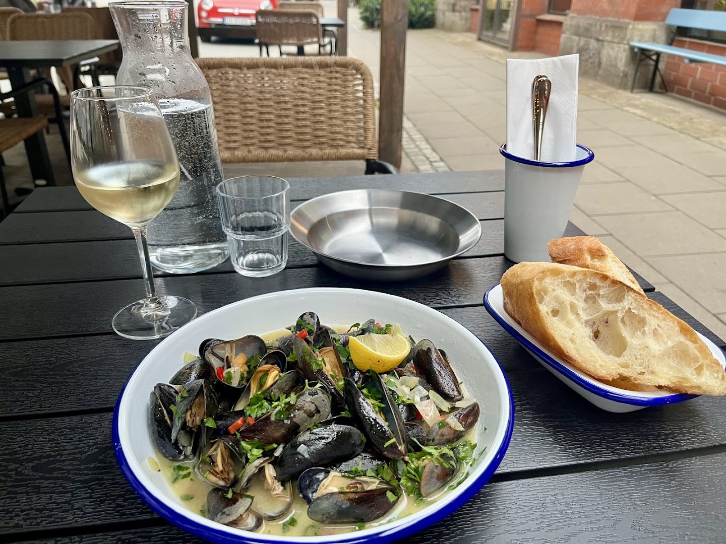 Moules: appetizing food photo at restaurant
