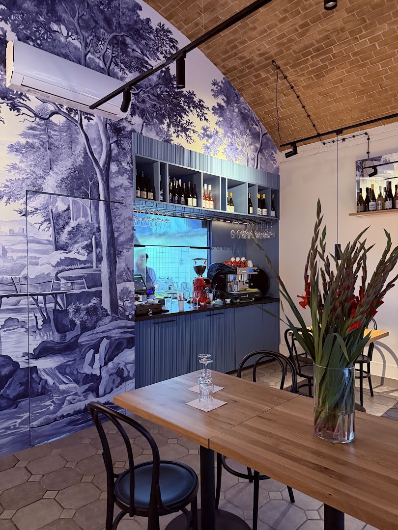 Moules: attractive, high-quality interior shot