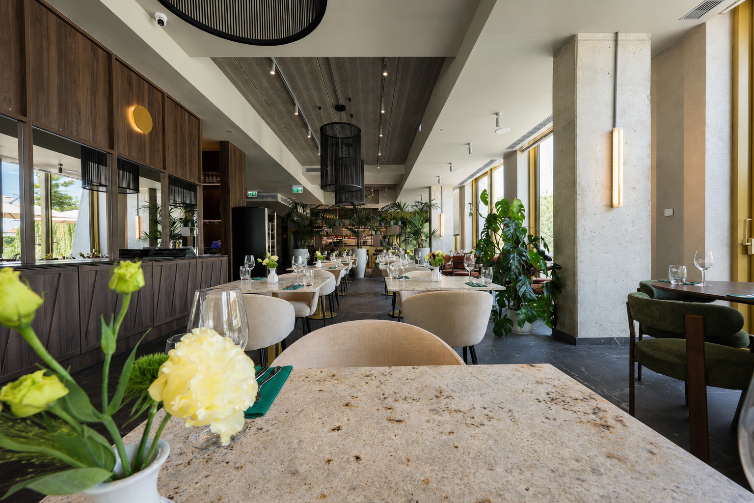 Ponti: professional interior shot of restaurant