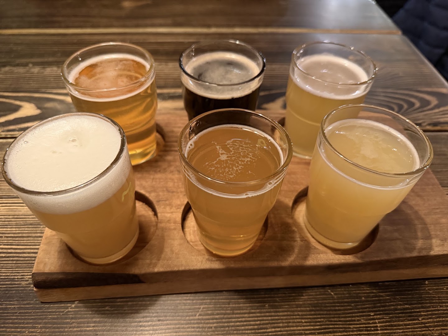 Szynkarnia: appetizing photo of beer flight