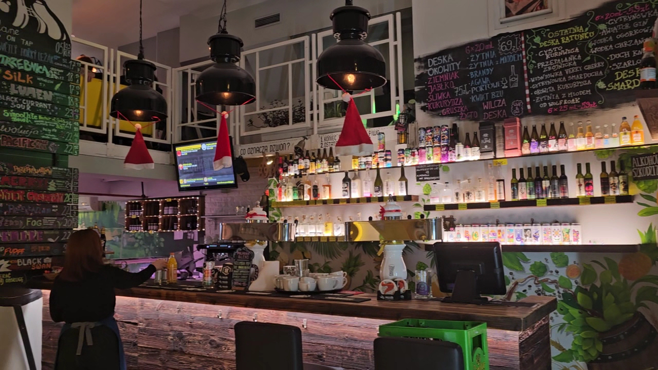 Szynkarnia: inviting restaurant interior atmosphere