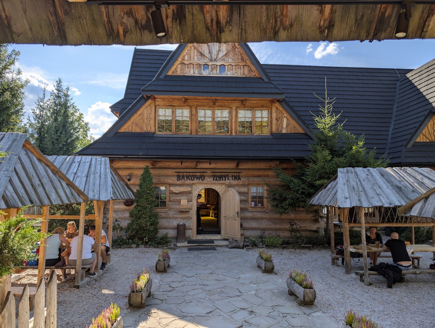 Bąkowo Zohylina Niźnio: attractive exterior and inviting atmosphere