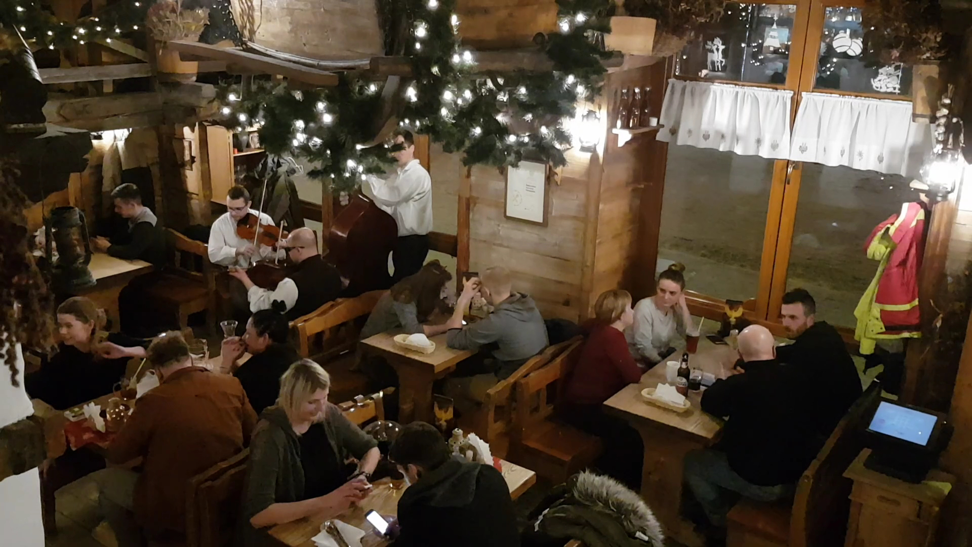 Karczma Zapiecek: authentic restaurant atmosphere well