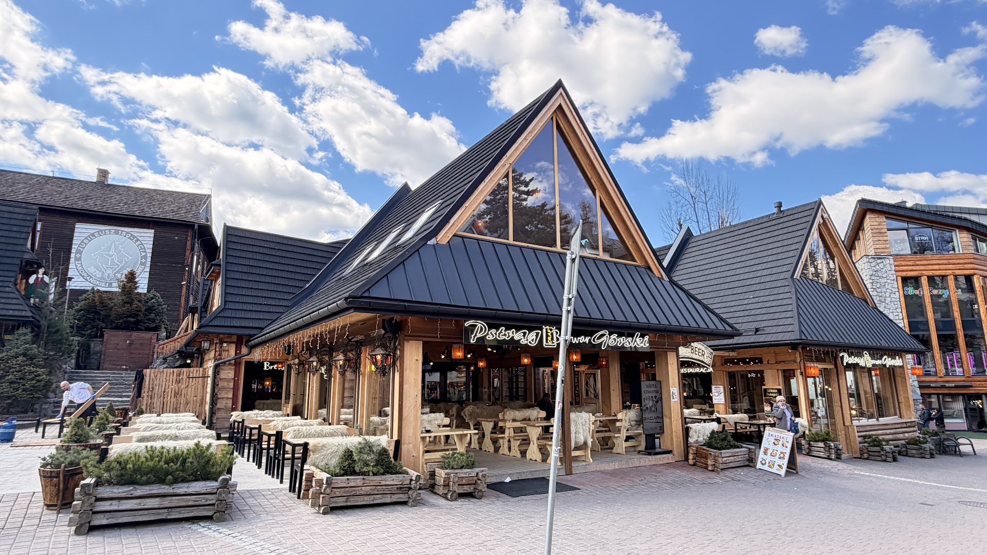 Pstrąg Górski: clear, professional exterior restaurant shot