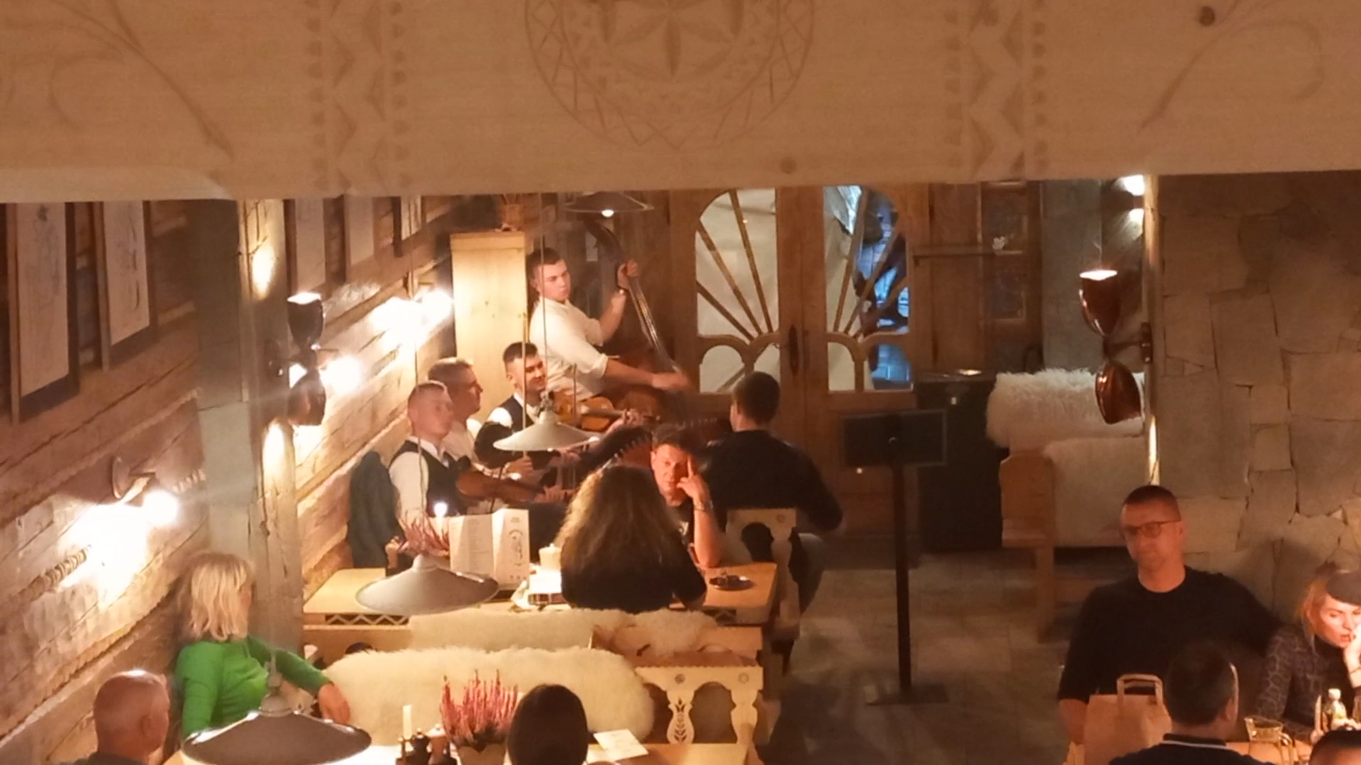 Stek Chałupa: authentic restaurant atmosphere