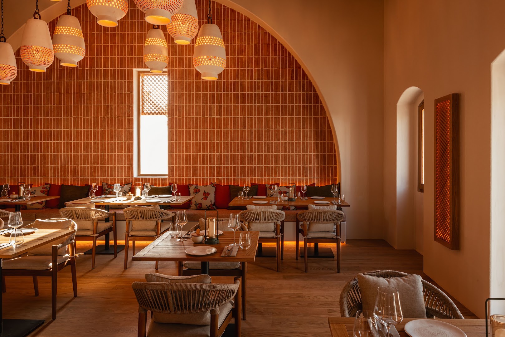Ciro: professional, inviting restaurant interior shot