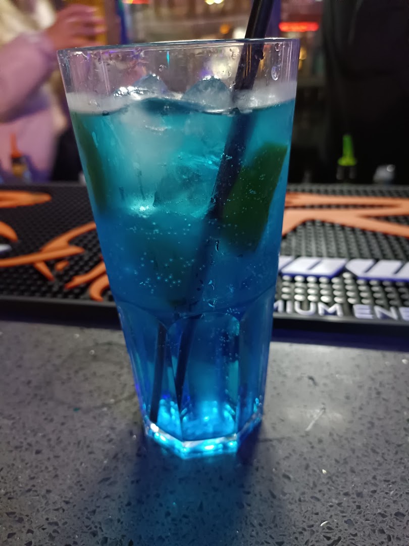 Matt's Bar: appetizing photo of a cocktail