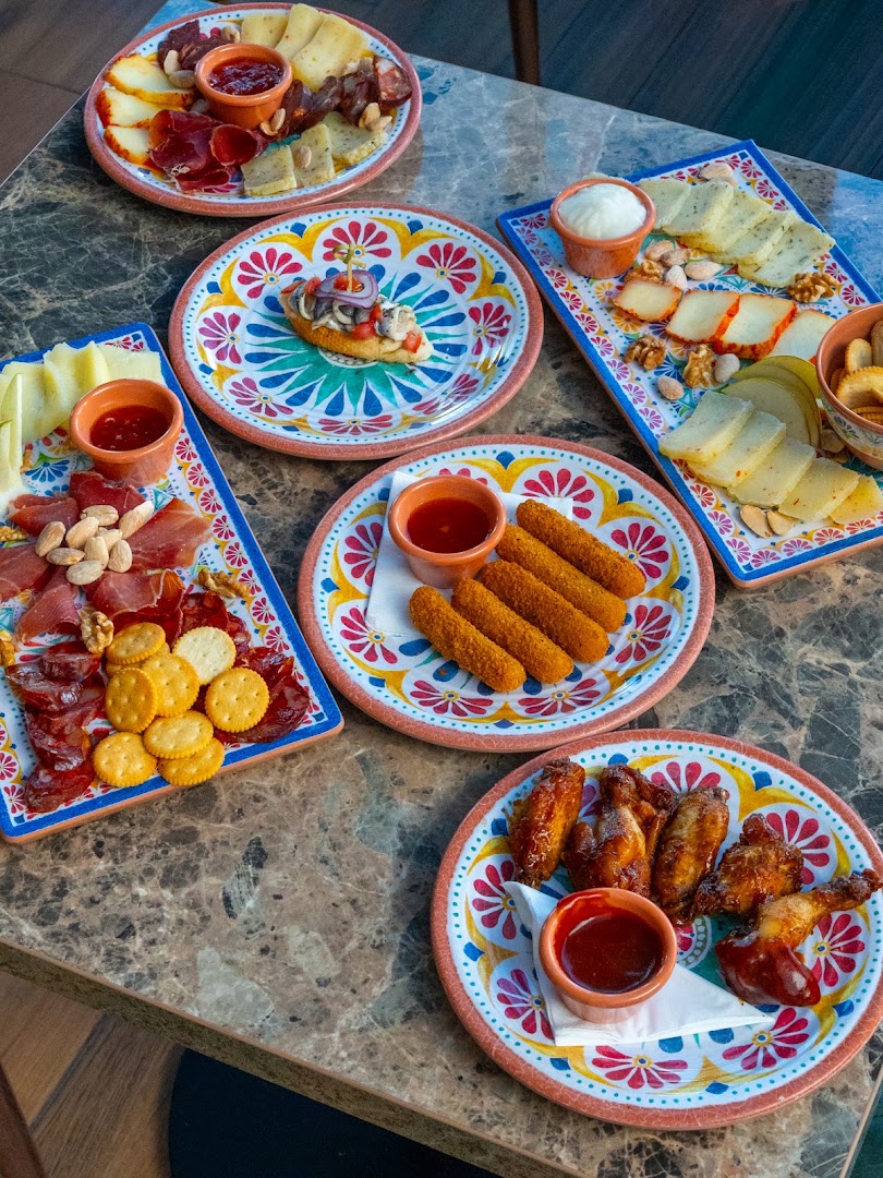 Tonic Bar: appetizing, high-quality food photography