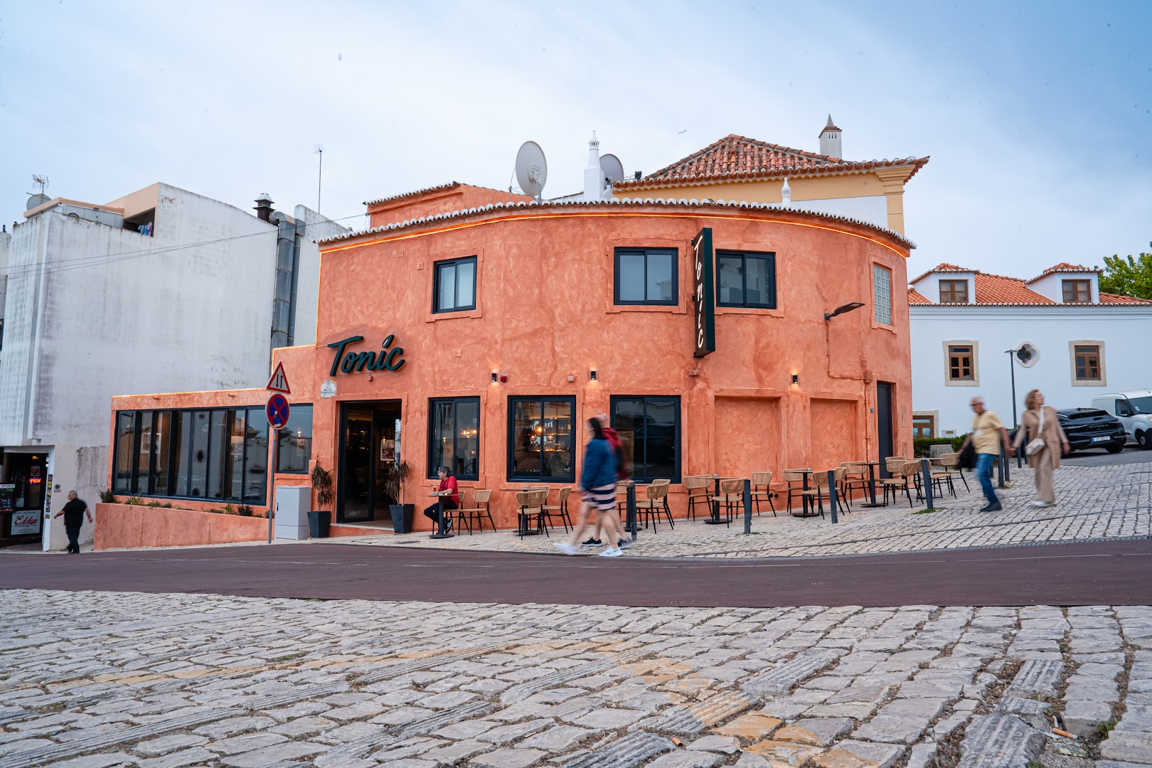Tonic Bar: clear exterior shot of venue