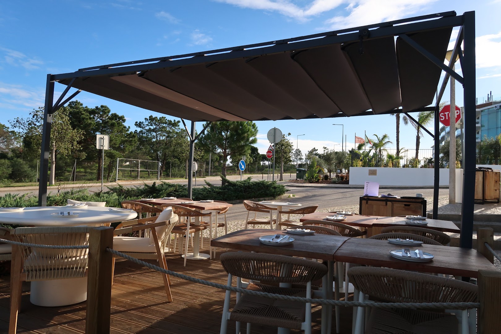 Tribü - Brunch & Bistro: inviting outdoor terrace seating area