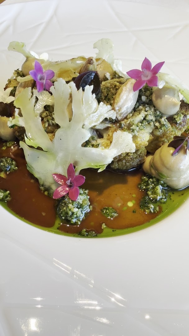 Palatial: high quality food presentation photo