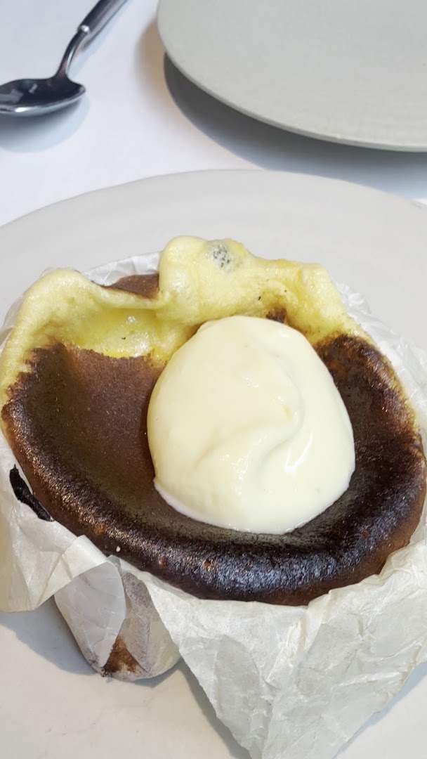 Palatial: appetizing photo of restaurant dessert