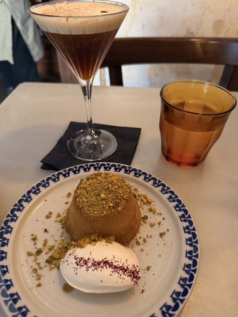 Almina: appetizing food and drink presentation