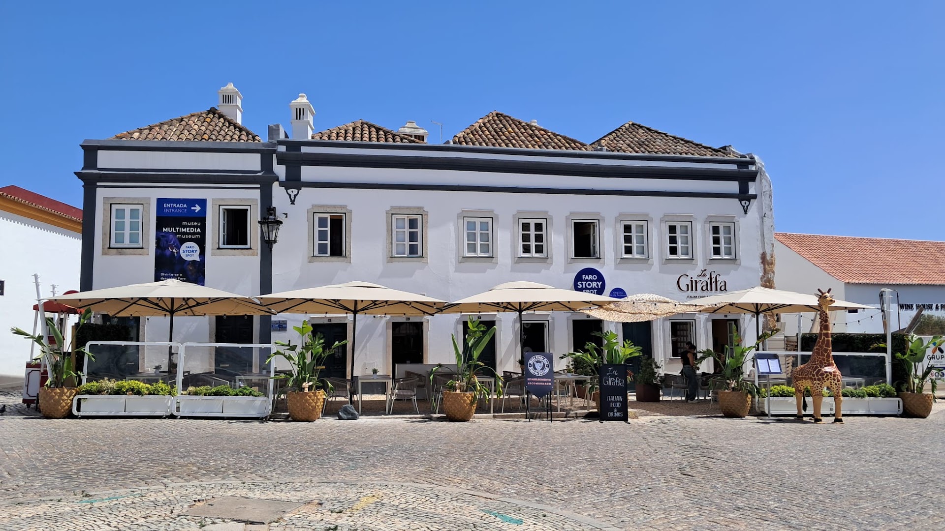 La Giraffa: clear exterior shot of venue