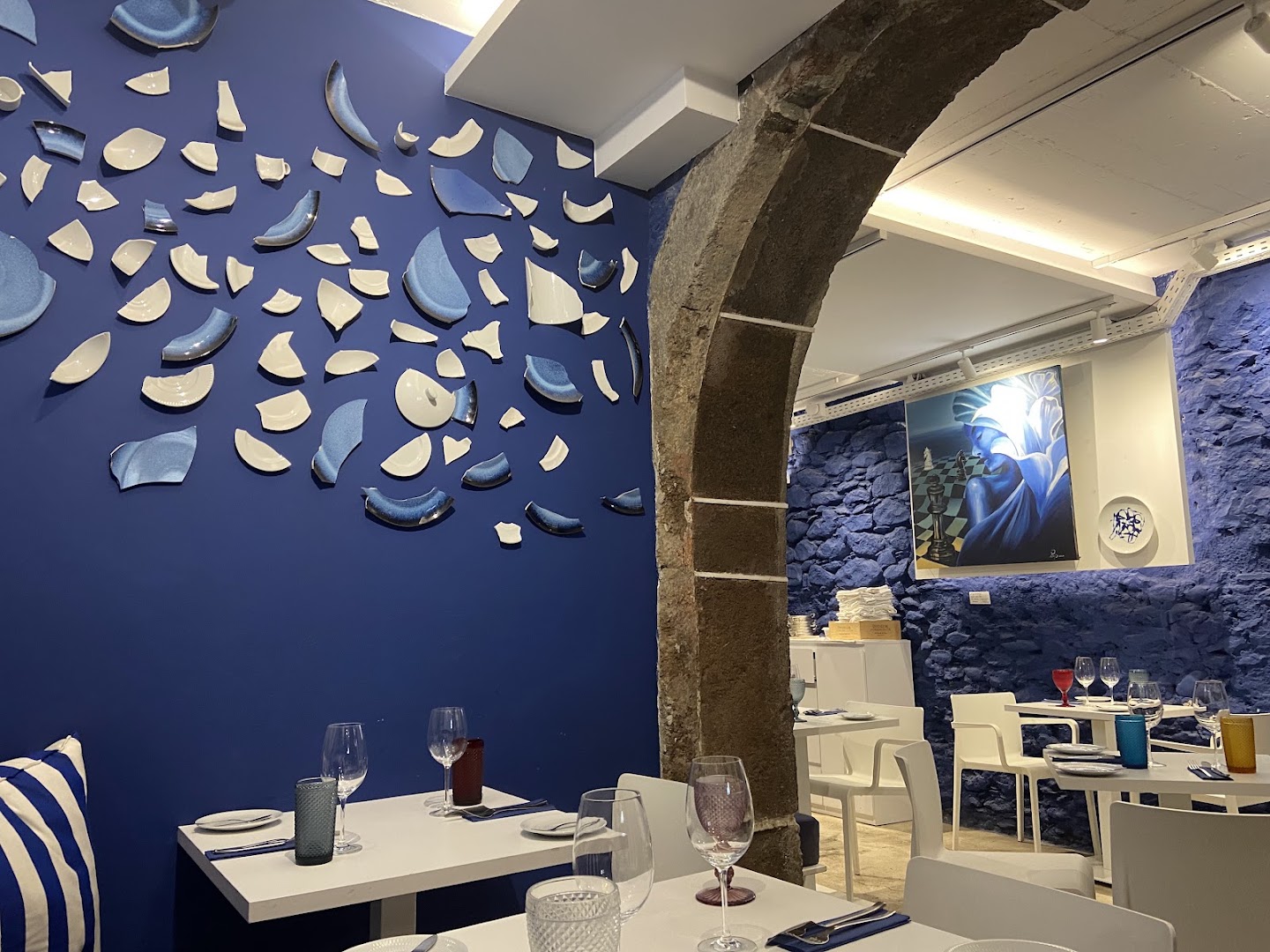 Jaket: attractive interior and restaurant atmosphere