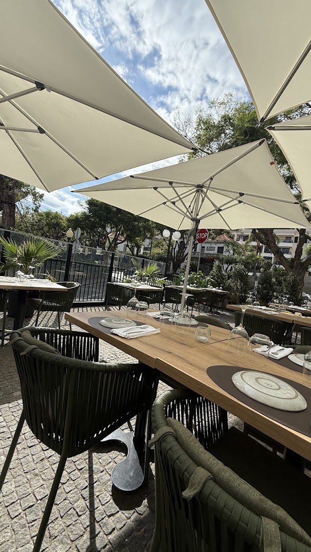 Lucca Italian Cuisine: inviting and professional terrace shot