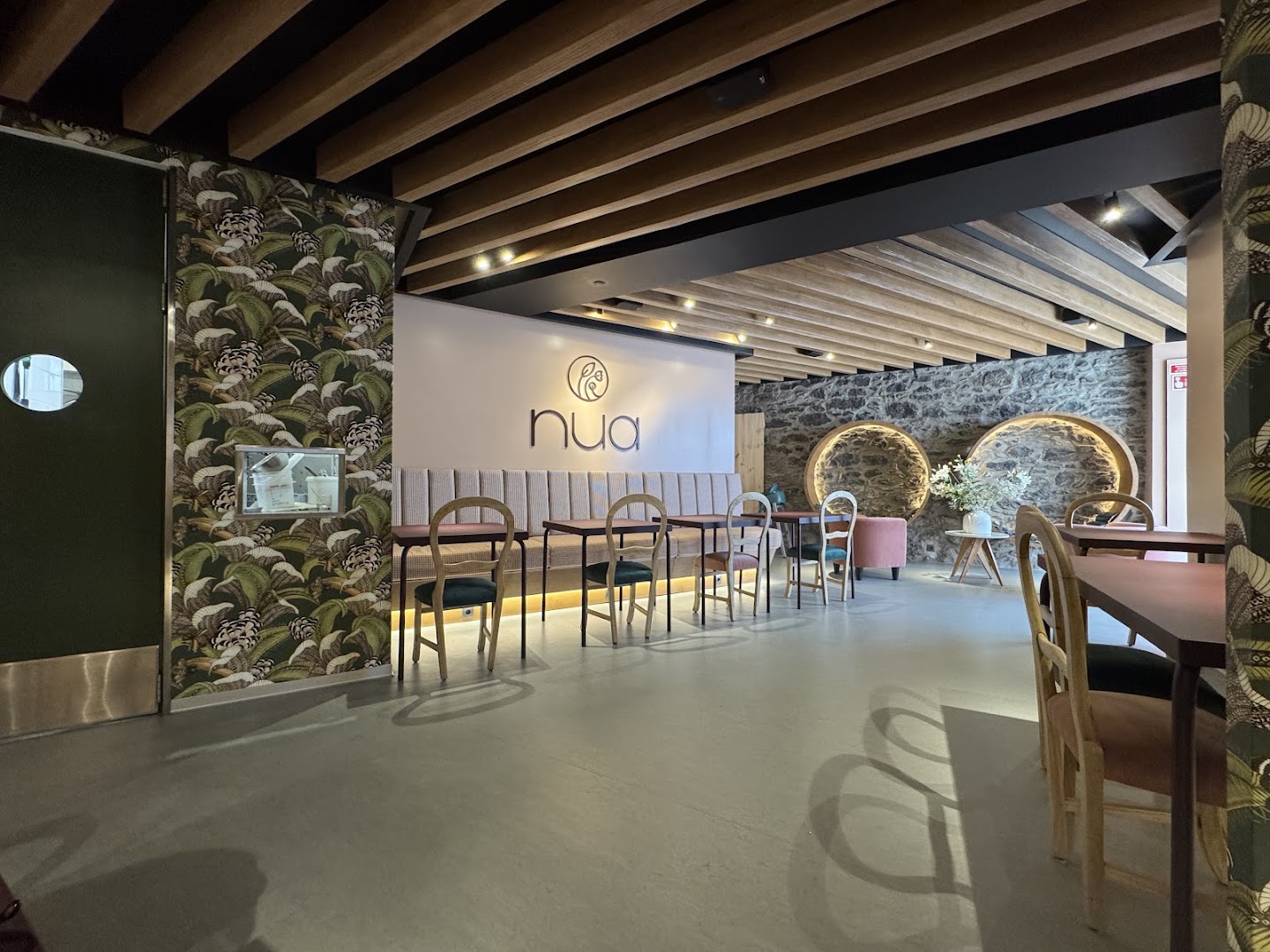 Nua: professional interior shot of venue