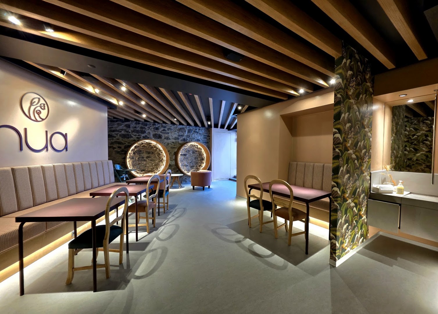 Nua: professional interior shot of venue