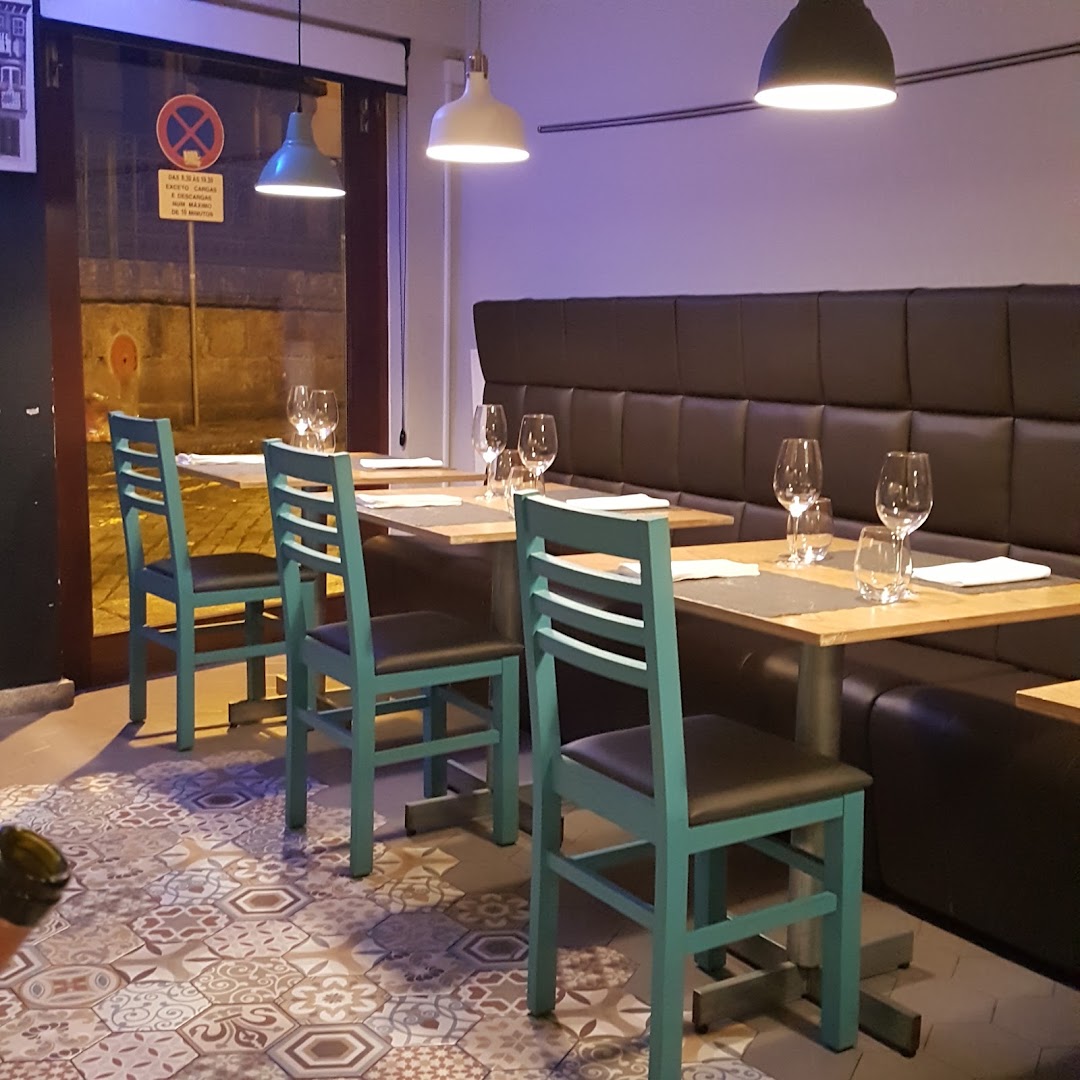 Le Babachris: clear, inviting restaurant interior shot
