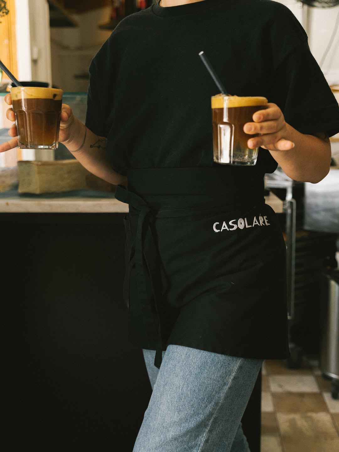 Casolare: professional staff serving drinks