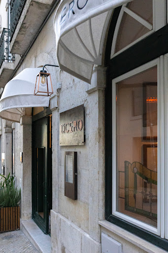 Cícero: attractive, professional exterior shot