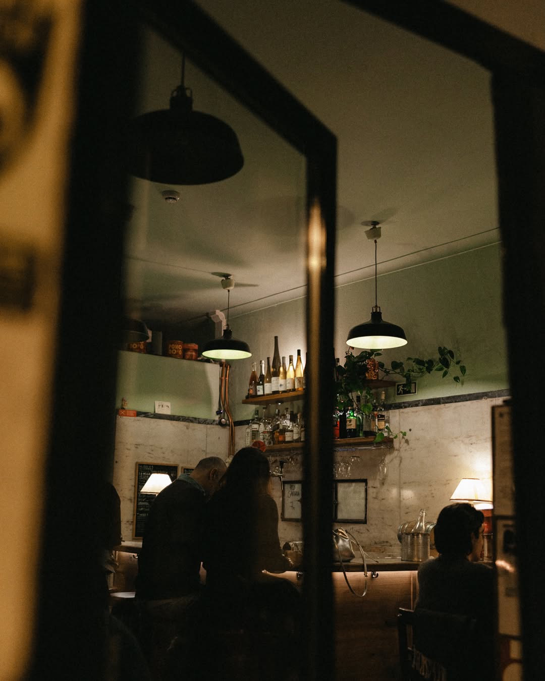 Gancho: atmospheric shot of restaurant interior