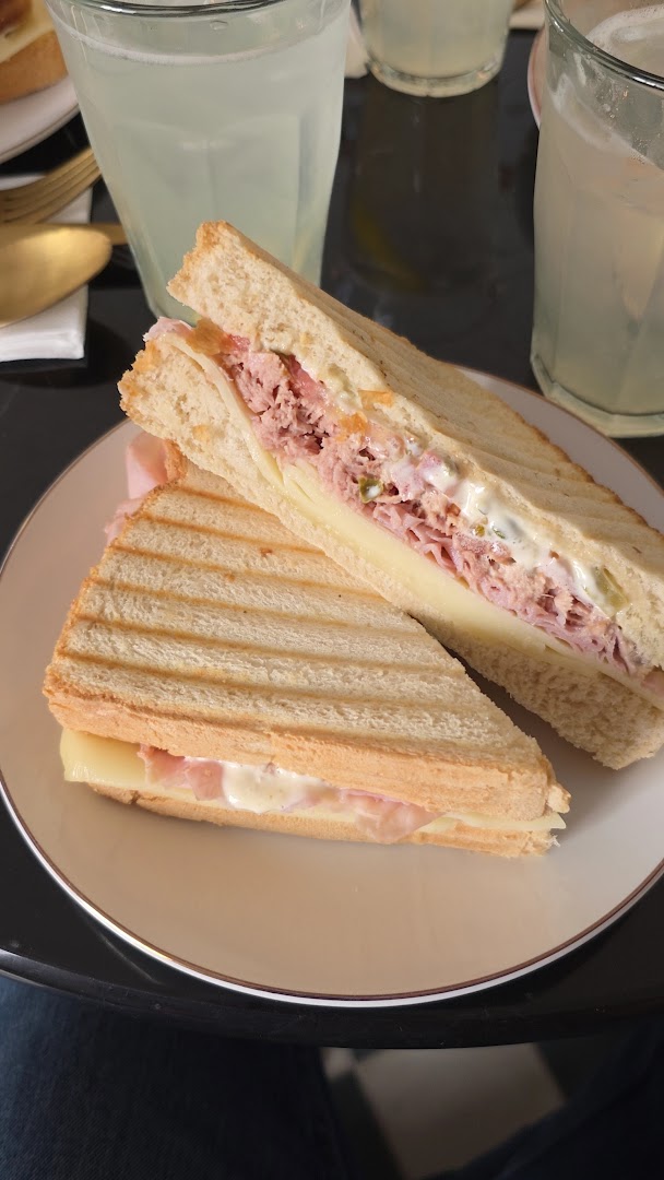 Baretto: appetizing photo of brunch food