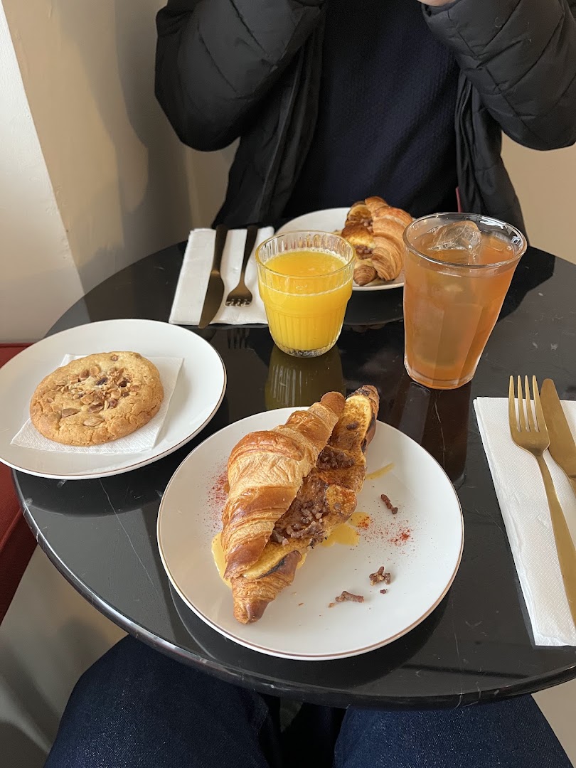 Baretto: appetizing food and drink presentation