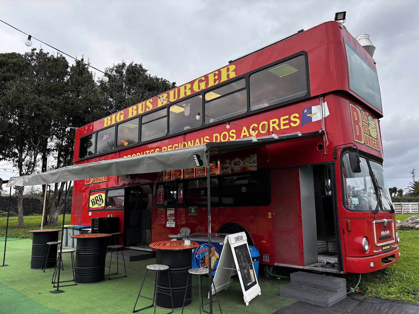 Big Bus Burger: clear photo of restaurant exterior