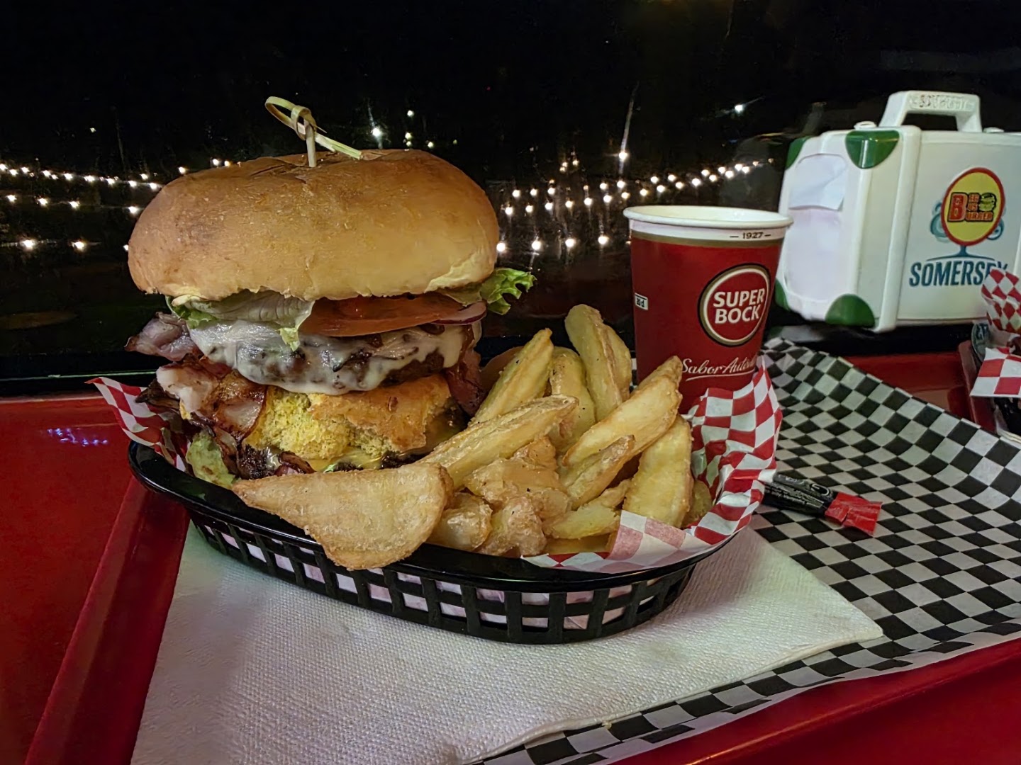 Big Bus Burger: appetizing food photography