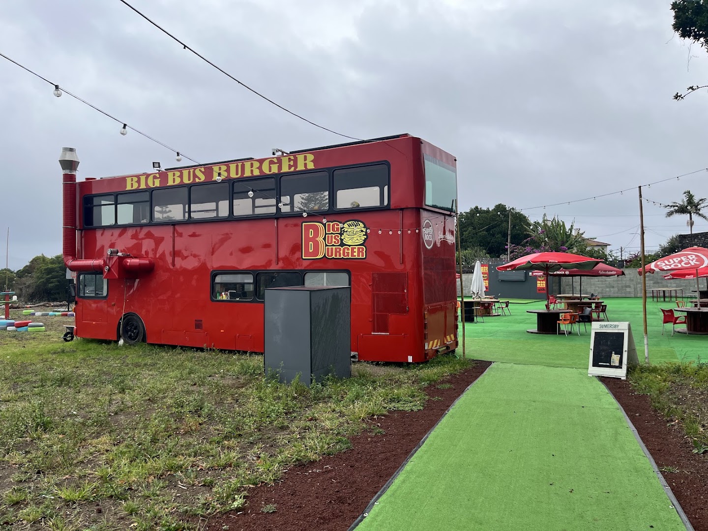 Big Bus Burger: clear photo of restaurant exterior