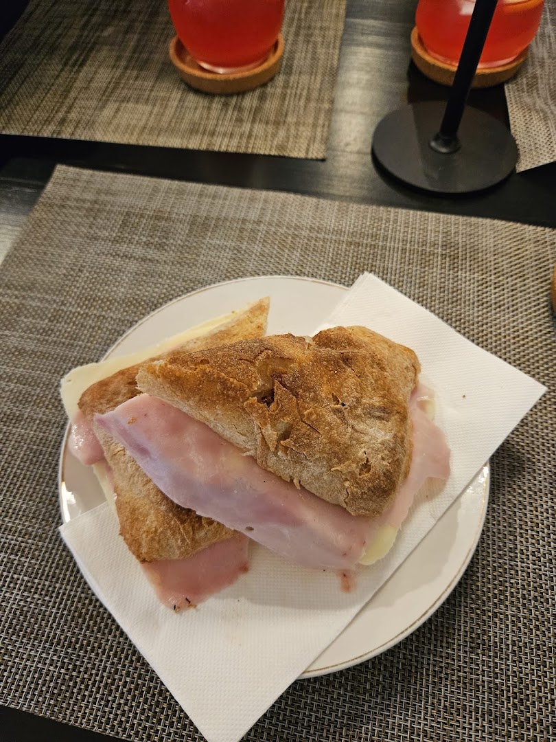 Pão com Alma: appetizing photo of breakfast food