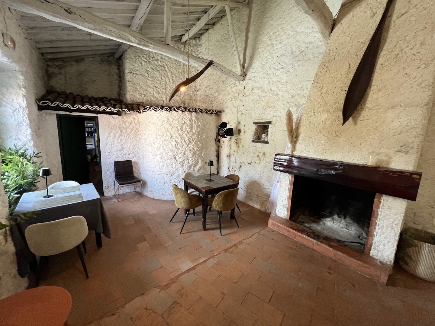 Pão com Alma: inviting and clean interior shot