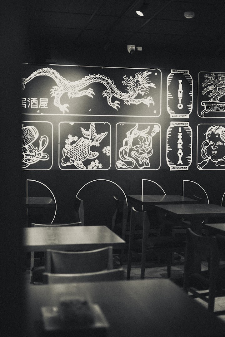 Santo Izakaya: restaurant interior and atmosphere