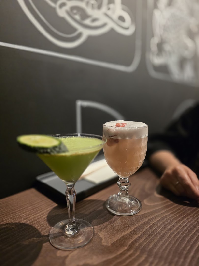 Santo Izakaya: appealing photo of restaurant drinks