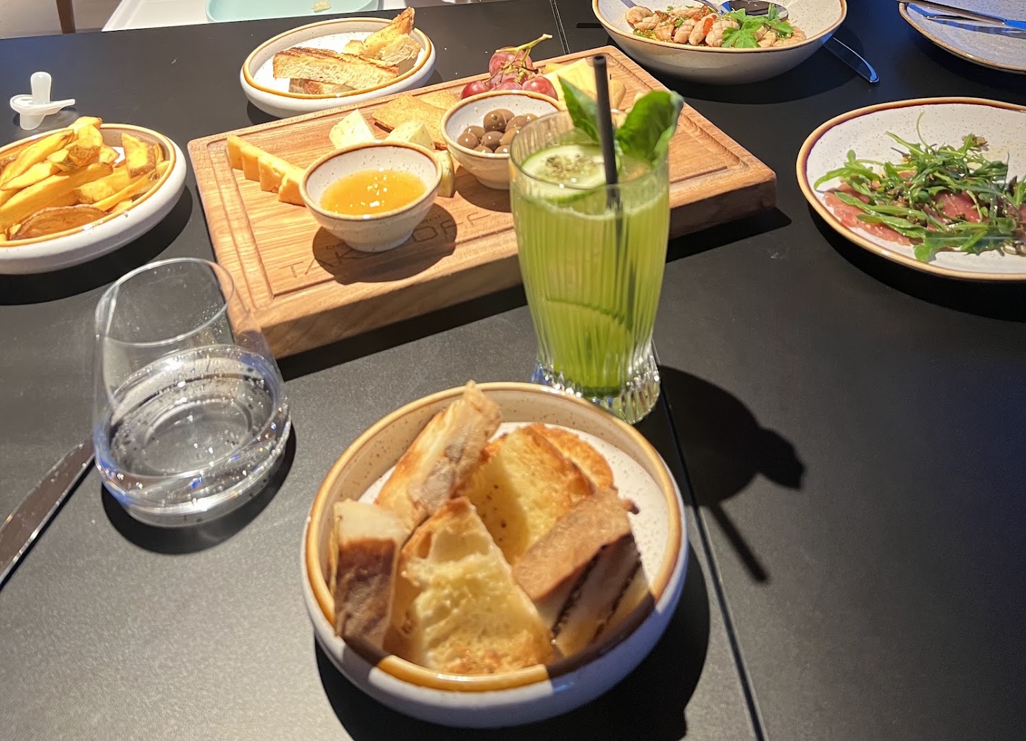 Take Off: appetizing food and drink presentation