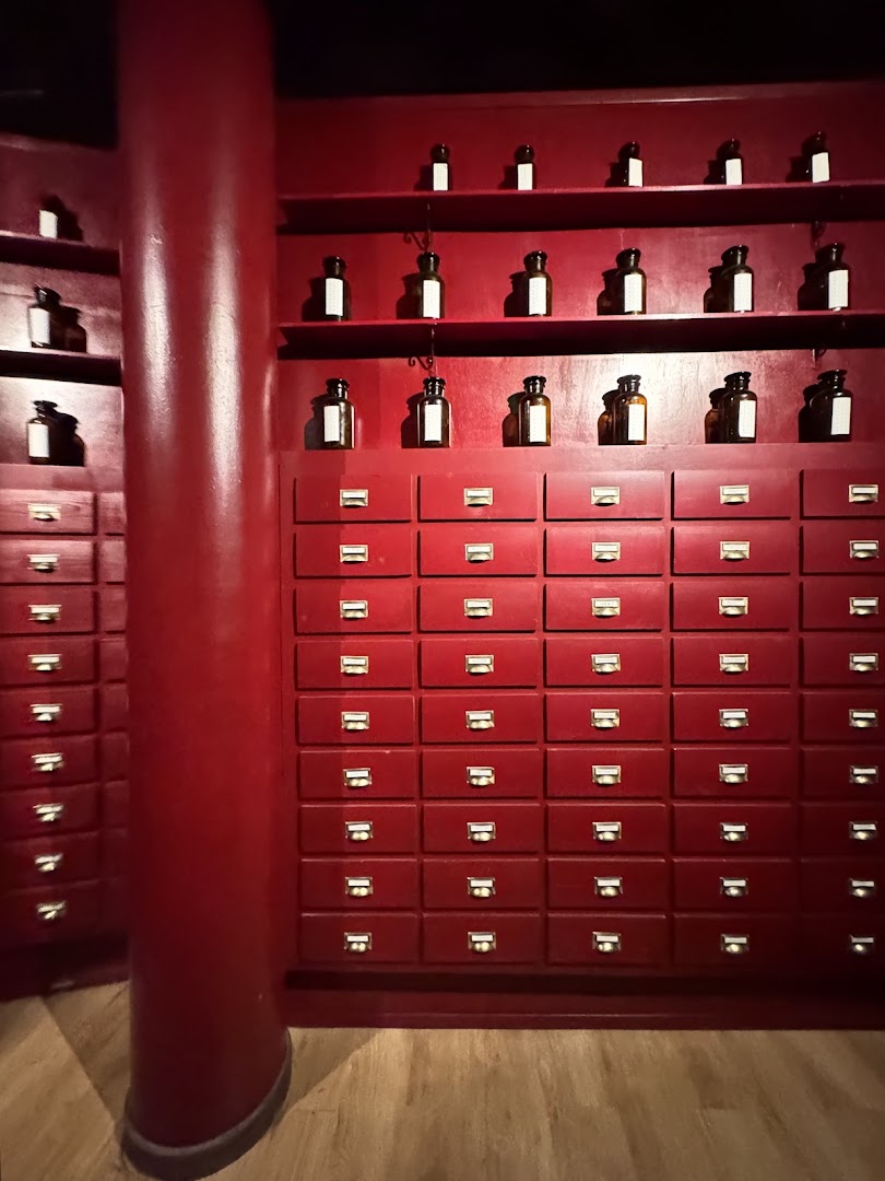 Apotecário: unique bar interior atmosphere