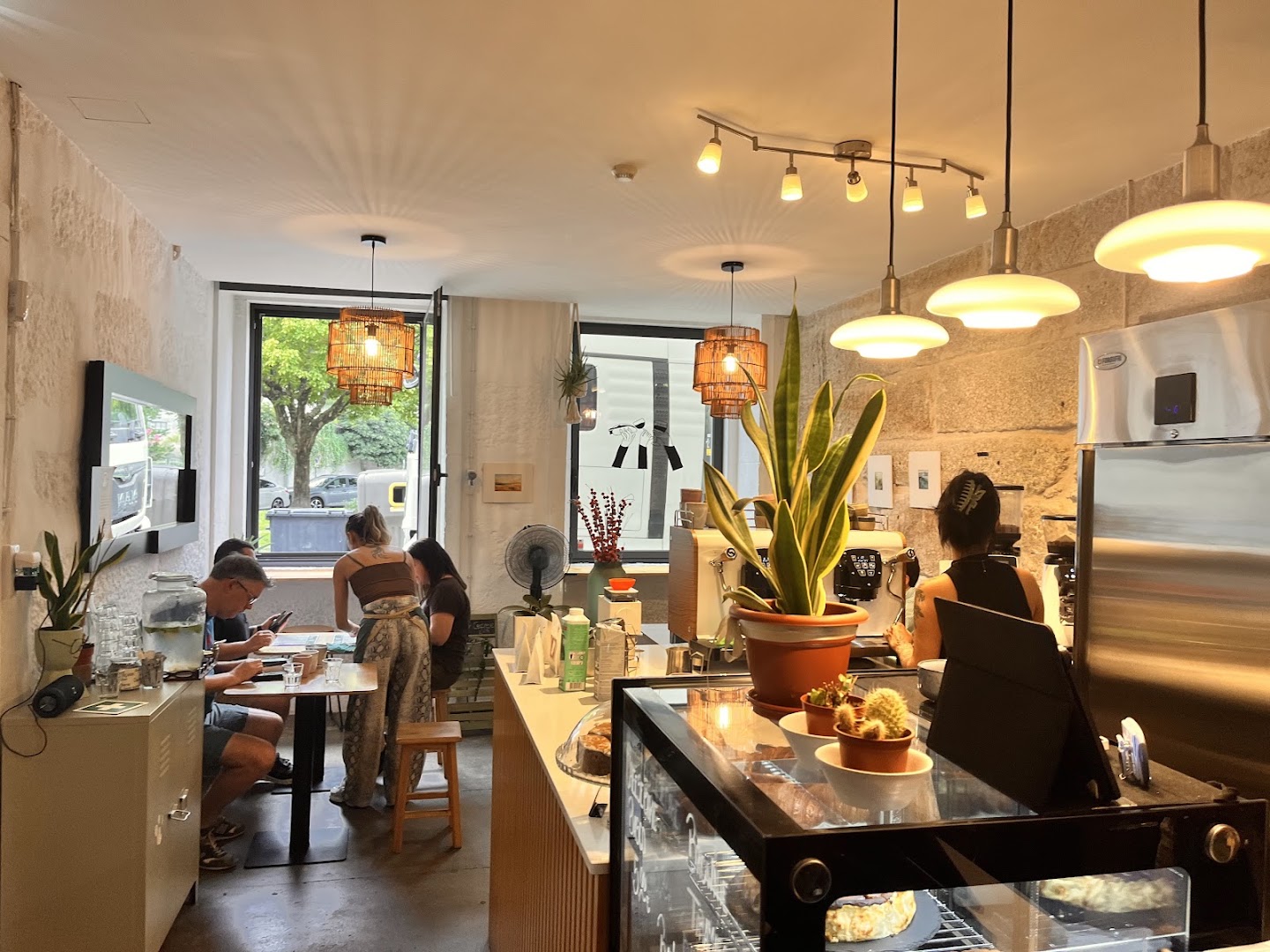 Baco Coffee Lab: inviting and clear interior shot