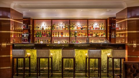 Bar Américain: high quality interior bar shot
