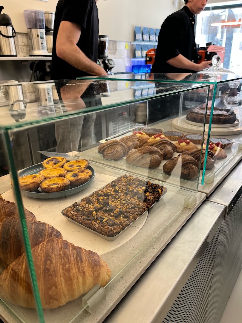 Comum: appetizing display of fresh pastries